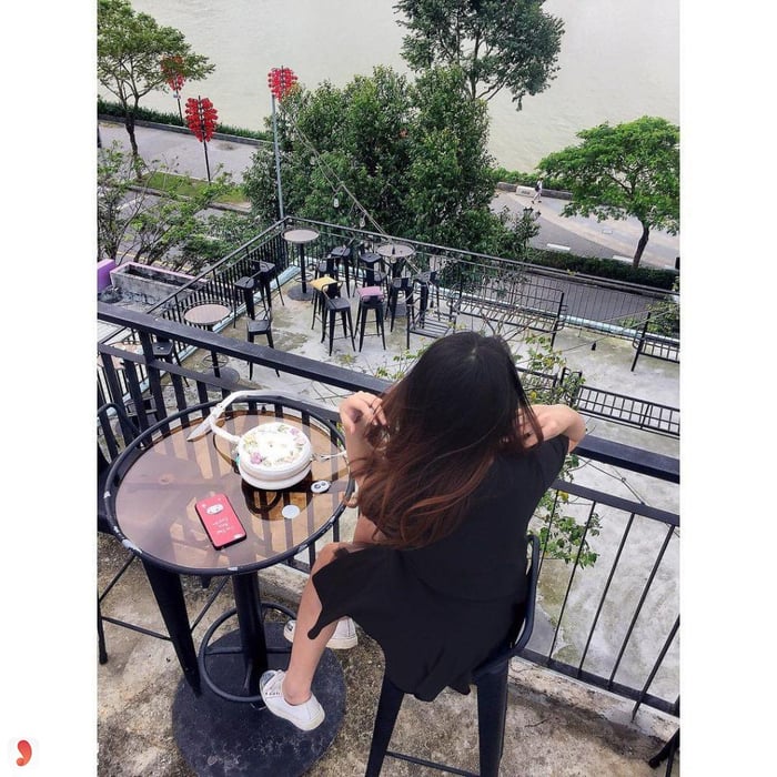 Ảnh ngồi uống cafe ở những nơi đẹp