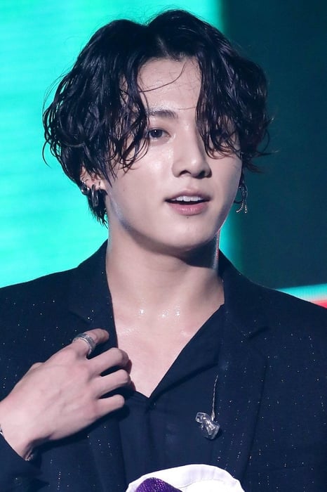 Khám phá vẻ đẹp cuốn hút trong nụ cười của Jungkook